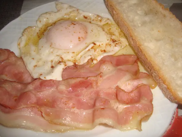 Huevos fritos con bacon